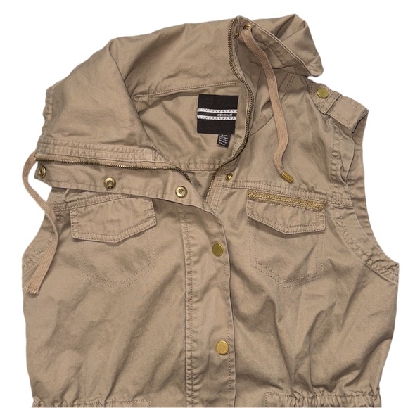 Y2K DYNAMITE women's tan casual cargo vest with gold hardware, S. - Picture 4 of 5